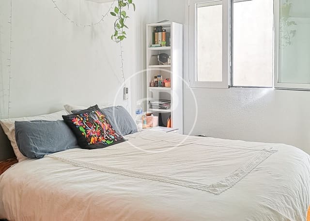 Appartement de 1 chambre à louer à Embajadores, Madrid ville - 1 350 € (Ref: 9396010)