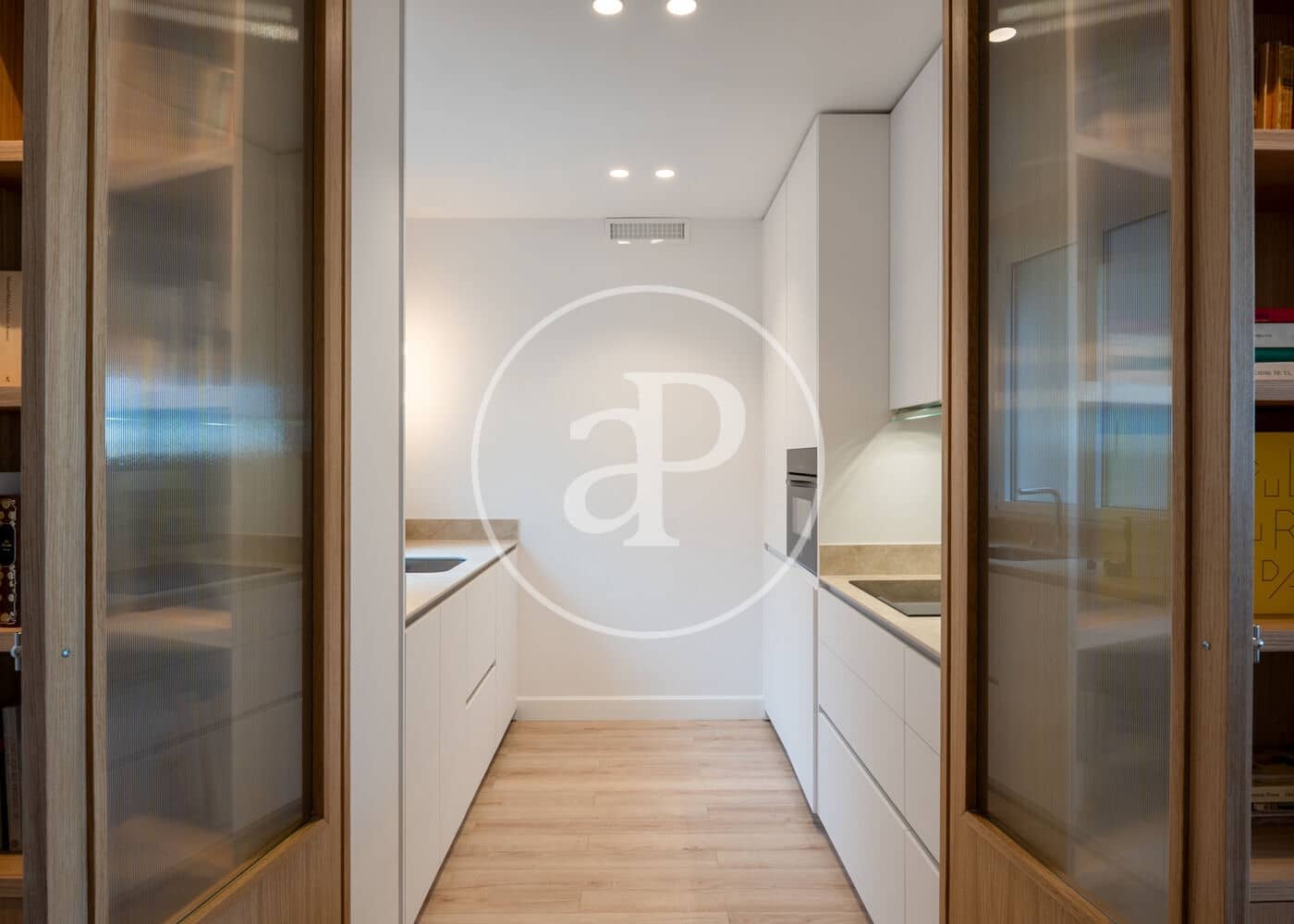 3 soveværelse Lejlighed til leje i Madrid by - € 4.500 (Ref: 9398500)