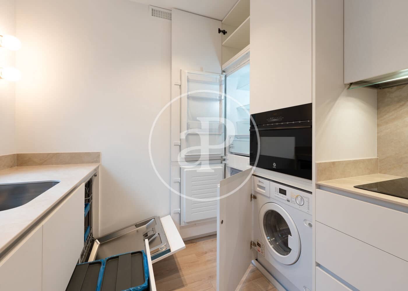 3 soveværelse Lejlighed til leje i Madrid by - € 4.500 (Ref: 9398500)