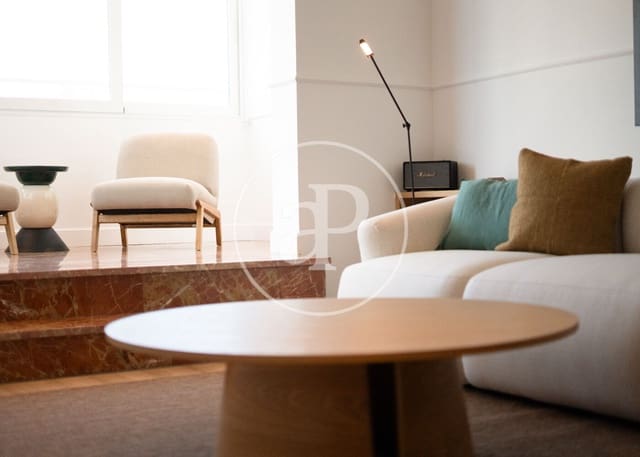 3 soveværelse Lejlighed til leje i Rios Rosas, Madrid by - € 4.500 (Ref: 9398500)