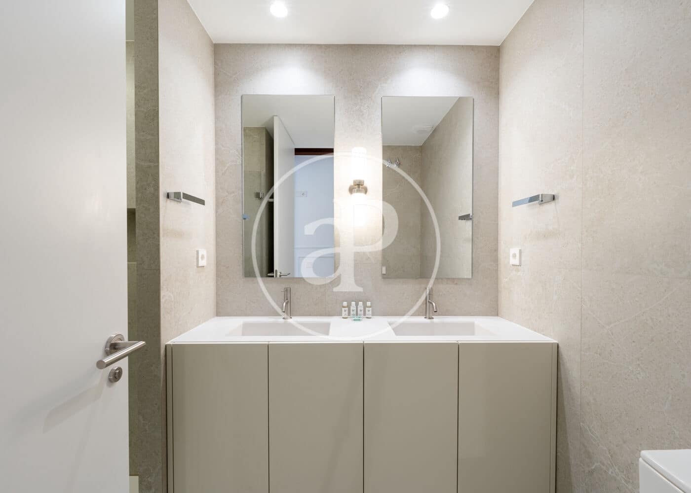 3 soveværelse Lejlighed til leje i Madrid by - € 4.500 (Ref: 9398500)