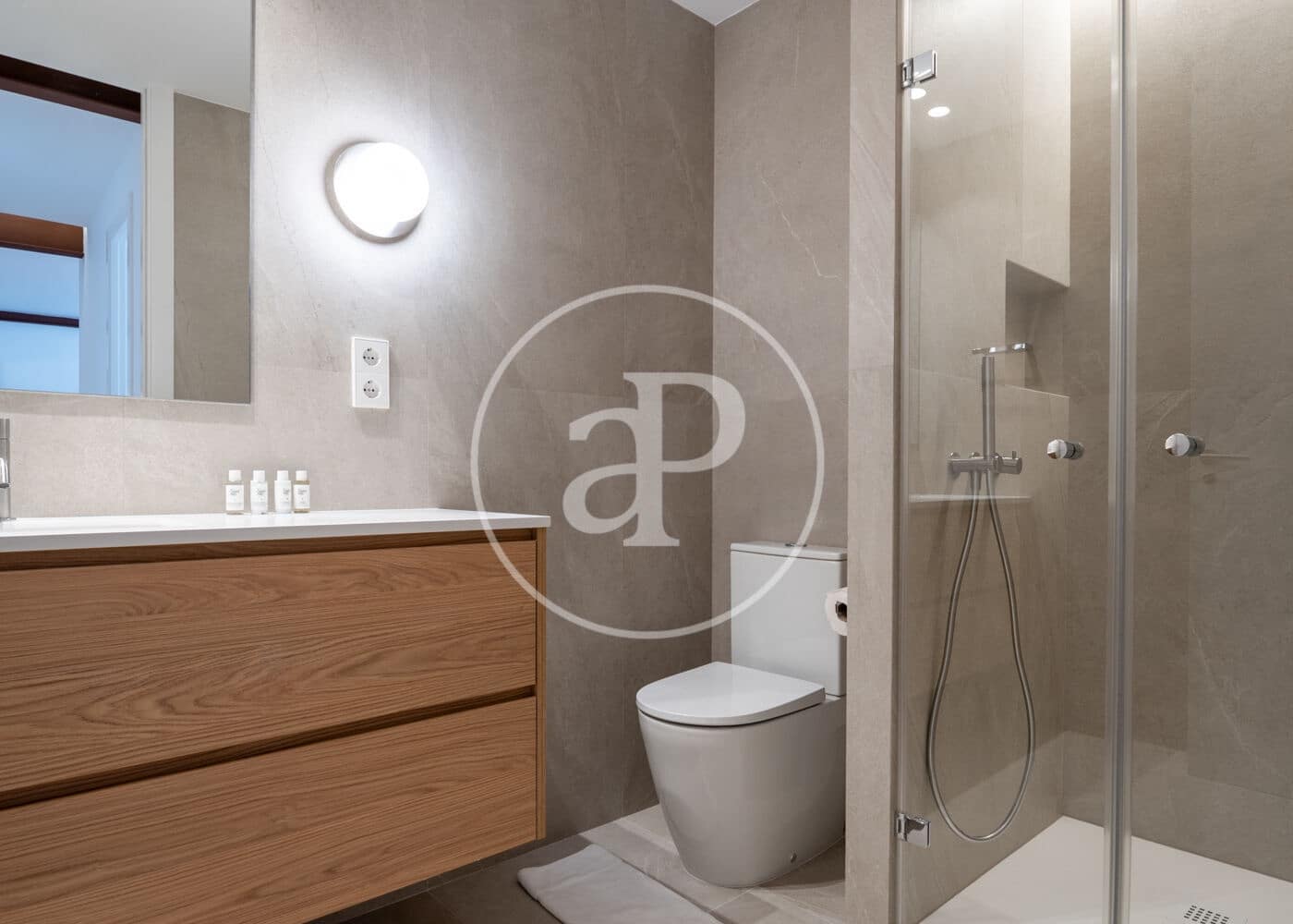 3 soveværelse Lejlighed til leje i Madrid by - € 4.500 (Ref: 9398500)