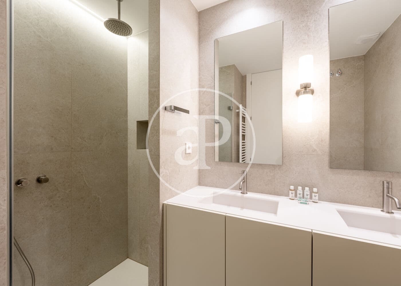 3 soveværelse Lejlighed til leje i Madrid by - € 4.500 (Ref: 9398500)