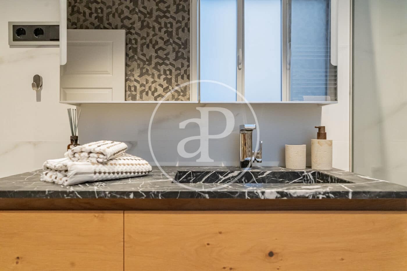 2 bedroom Apartment for rent in Madrid city - € 3,200 (Ref: 9398501)