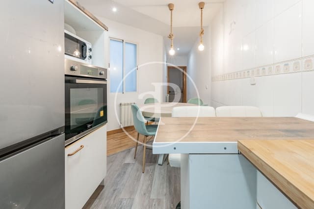 4 bedroom Apartment for sale in Ciudad Jardín, Madrid city - € 745,000 (Ref: 9403402)