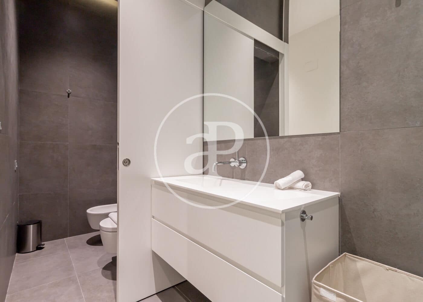 2 soveværelse Lejlighed til leje i Madrid by - € 7.200 (Ref: 9403406)