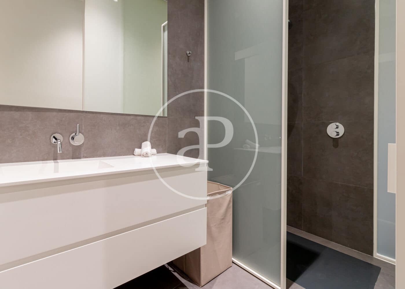 2 soveværelse Lejlighed til leje i Madrid by - € 7.200 (Ref: 9403406)