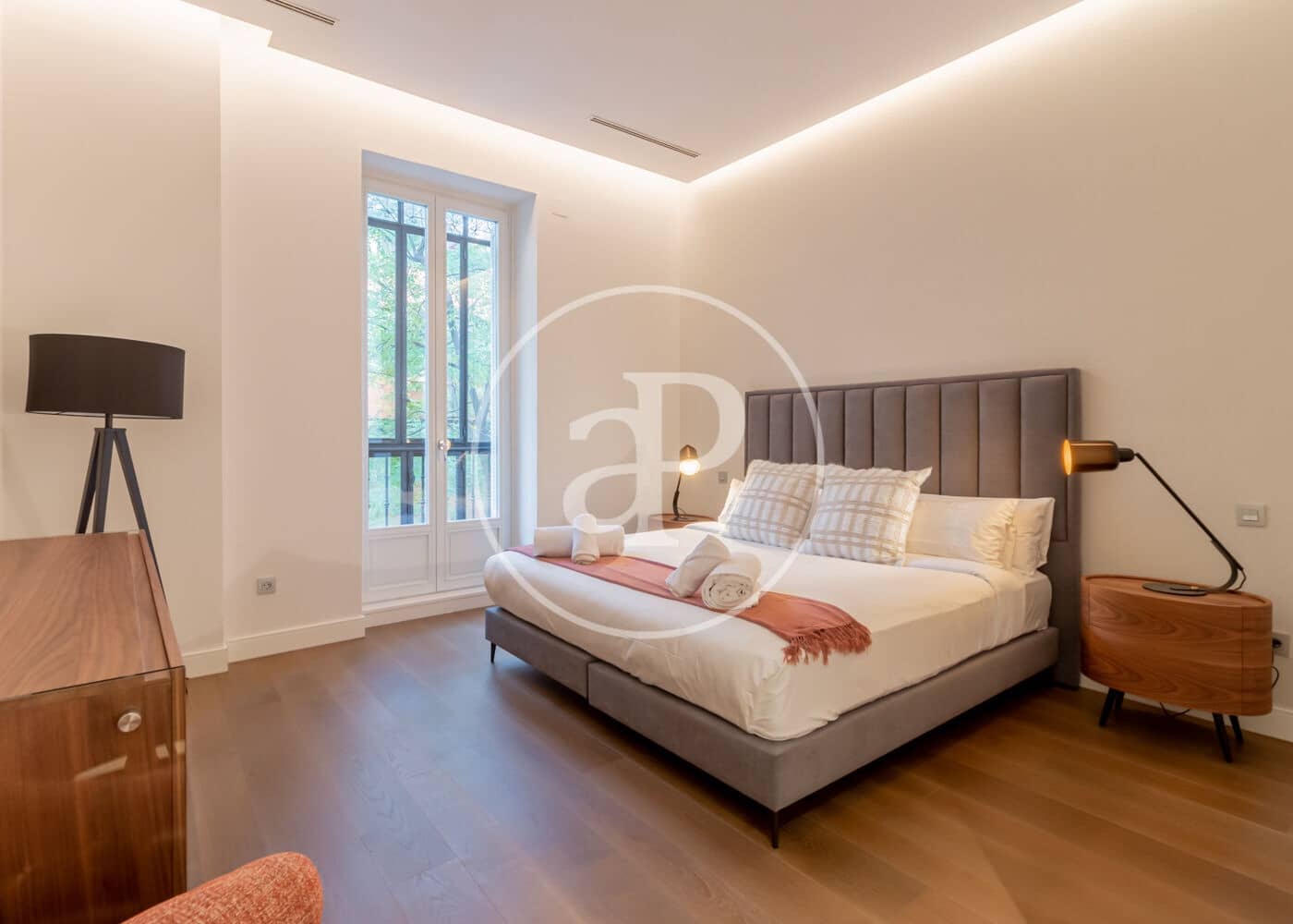 2 soveværelse Lejlighed til leje i Madrid by - € 7.200 (Ref: 9403406)