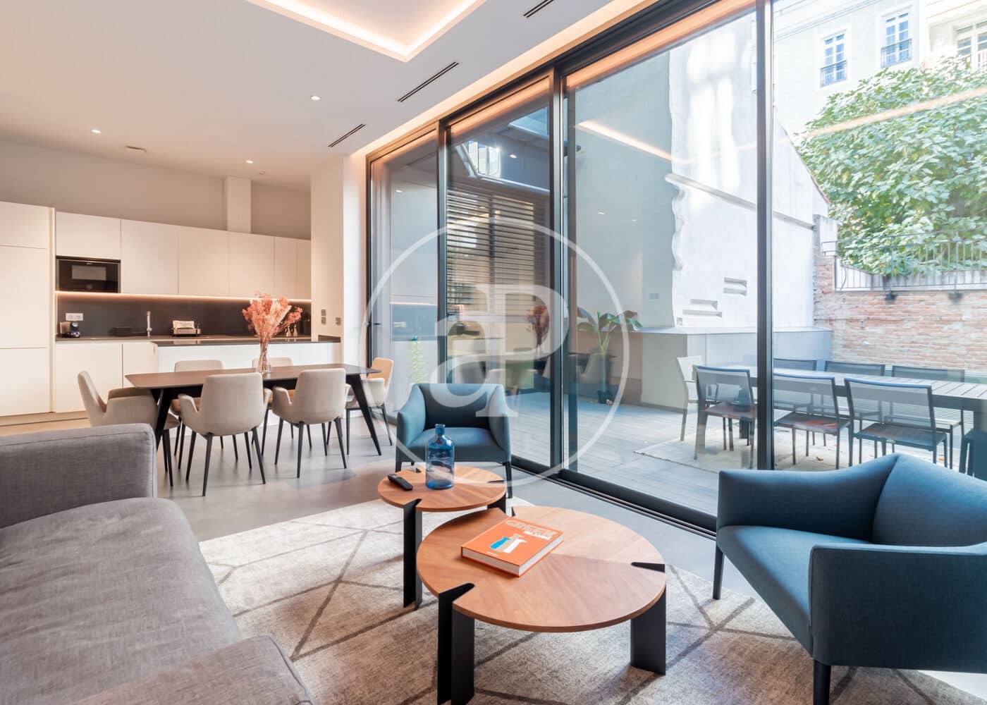 2 soveværelse Lejlighed til leje i Madrid by - € 7.200 (Ref: 9403406)