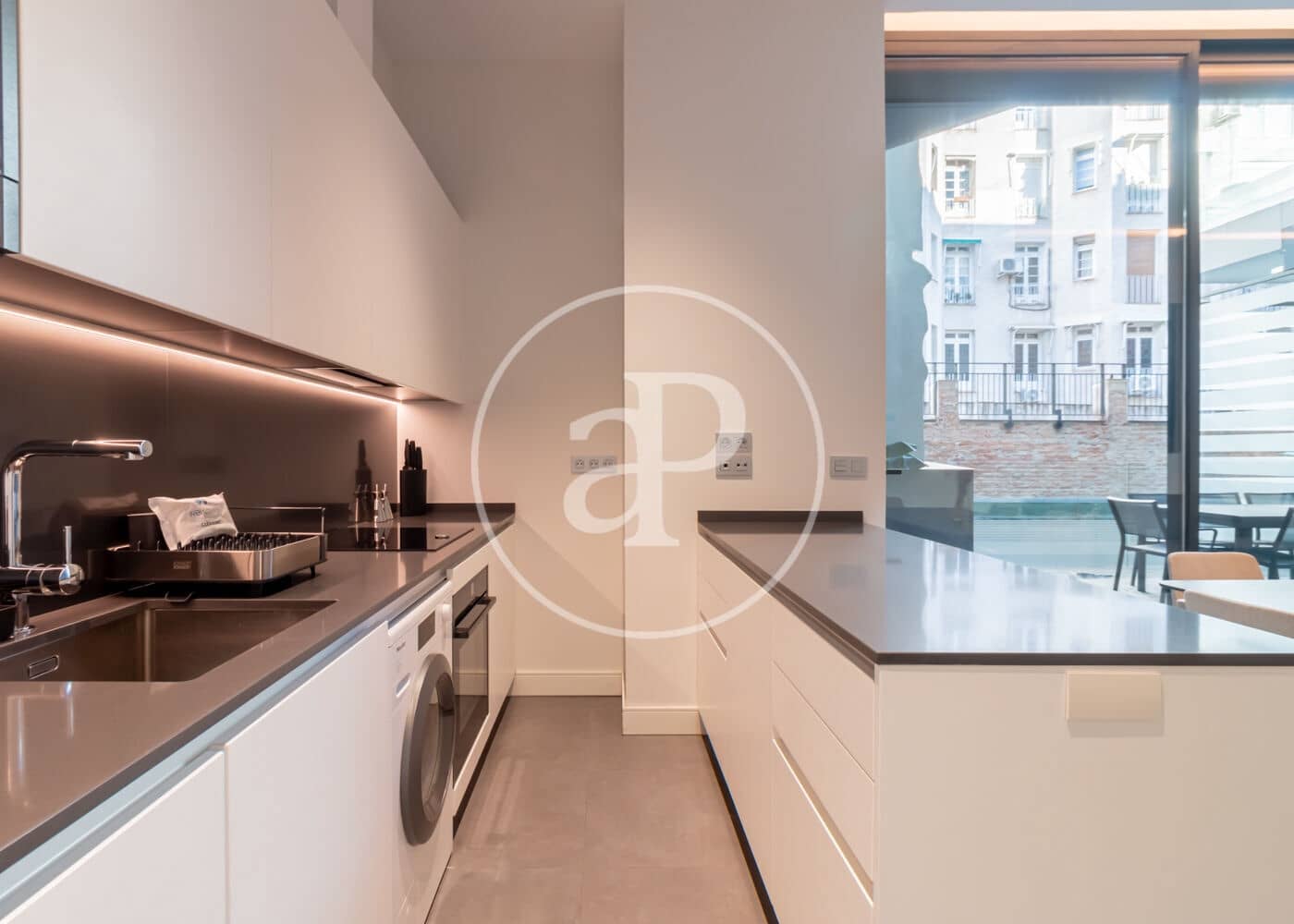 2 soveværelse Lejlighed til leje i Madrid by - € 7.200 (Ref: 9403406)