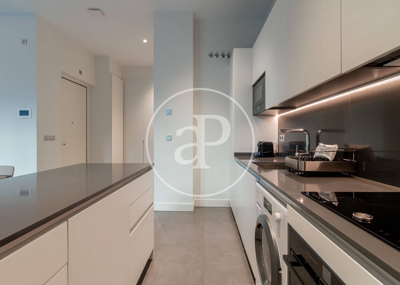 2 soveværelse Lejlighed til leje i Madrid by - € 7.200 (Ref: 9403406)