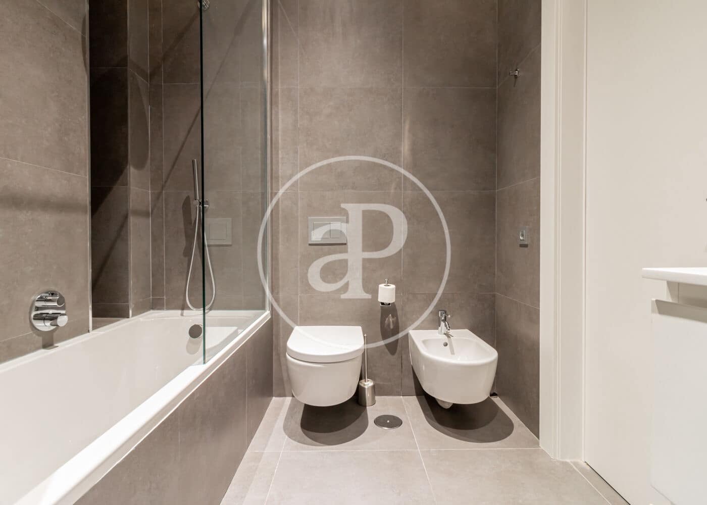 2 soveværelse Lejlighed til leje i Madrid by - € 7.200 (Ref: 9403406)