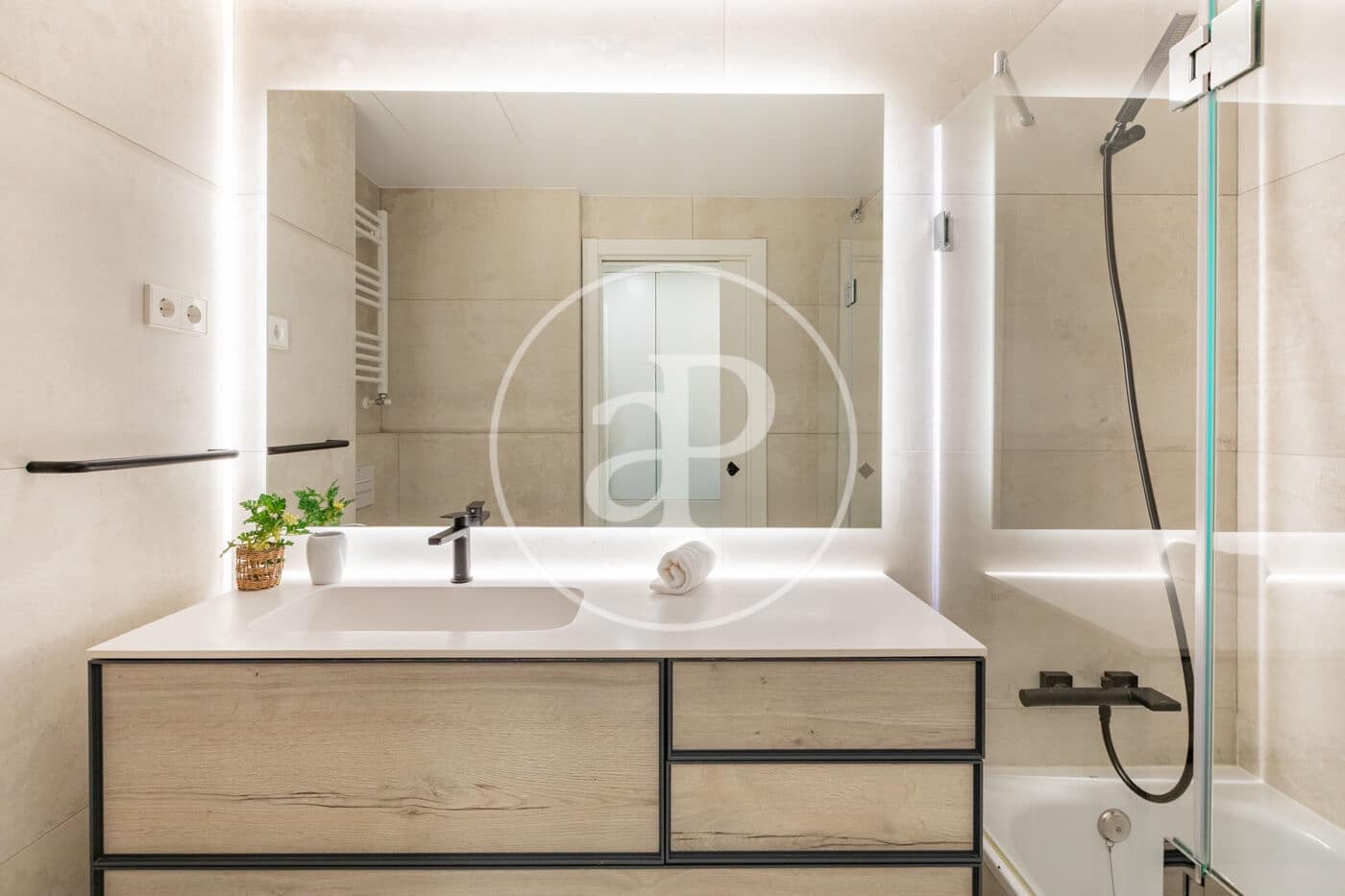 2 soverom Leilighet til leie i Madrid by - € 3 200 (Ref: 9403407)