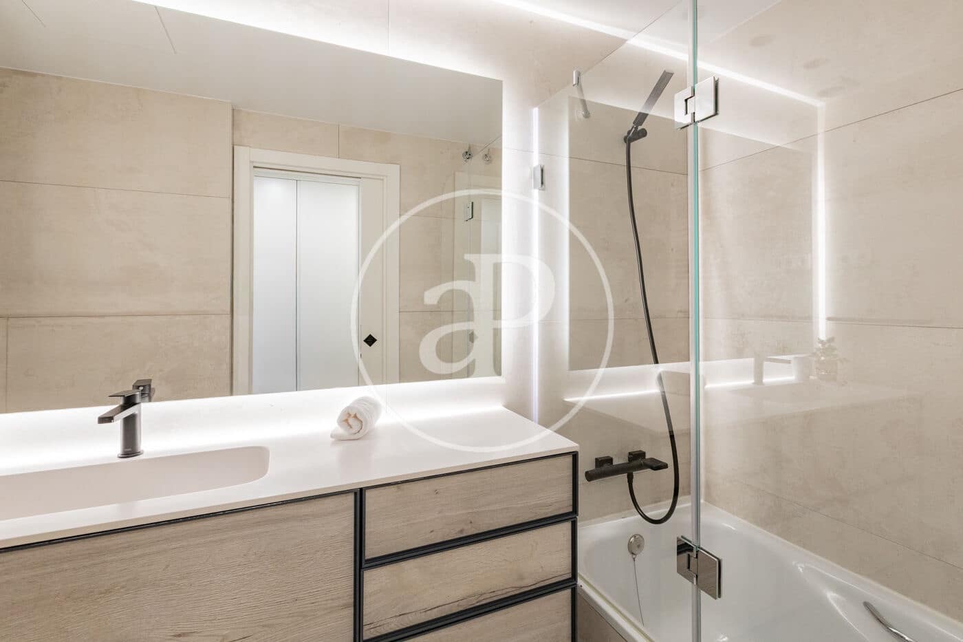 2 soverom Leilighet til leie i Madrid by - € 3 200 (Ref: 9403407)