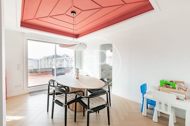 3 soveværelse Penthouse til leje i Pacífico, Madrid by - € 3.600 (Ref: 9406879)