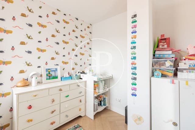 3 soveværelse Penthouse til leje i Pacífico, Madrid by - € 3.600 (Ref: 9406879)