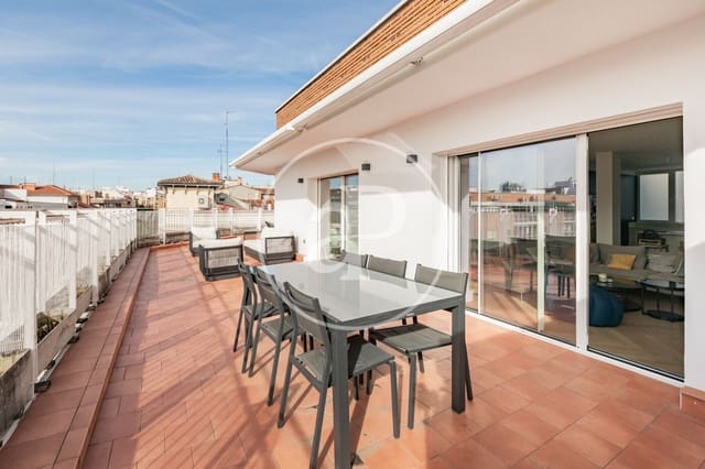 3 soveværelse Penthouse til leje i Pacífico, Madrid by - € 3.600 (Ref: 9406879)