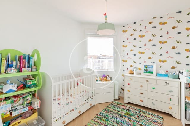 3 soveværelse Penthouse til leje i Pacífico, Madrid by - € 3.600 (Ref: 9406879)