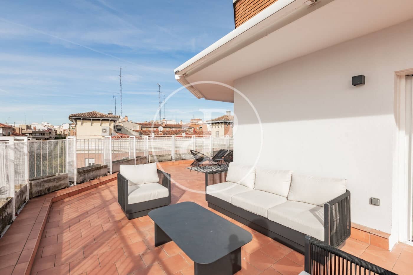 3 soverom Penthouse til leie i Madrid by - € 3 600 (Ref: 9406879)