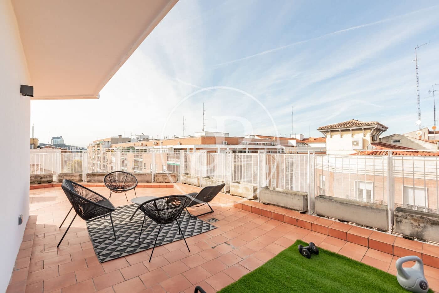3 soverom Penthouse til leie i Madrid by - € 3 600 (Ref: 9406879)