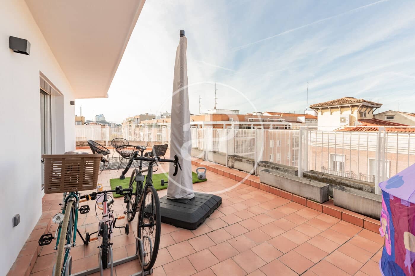 3 soverom Penthouse til leie i Madrid by - € 3 600 (Ref: 9406879)