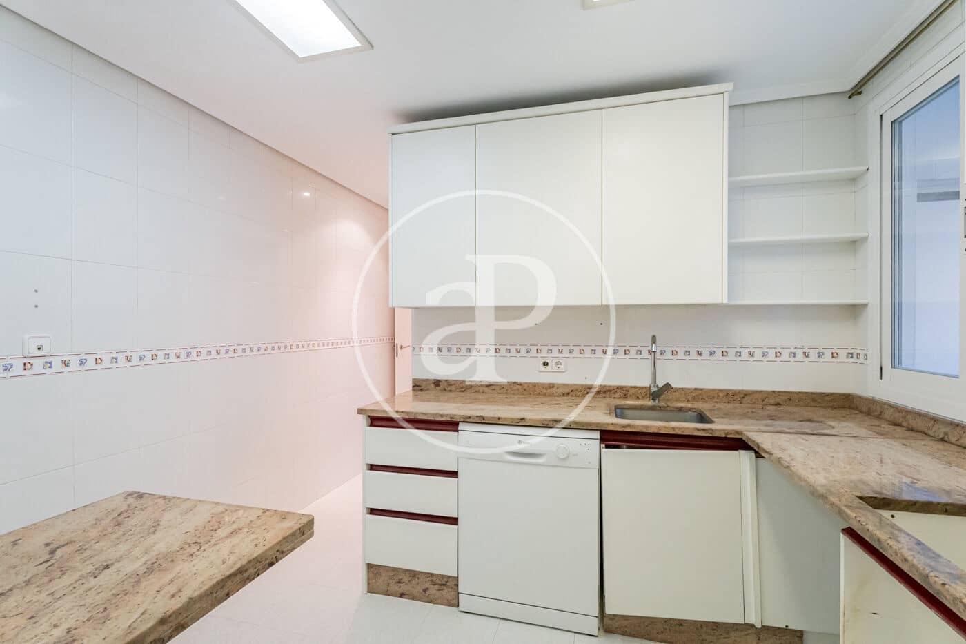 4 bedroom Apartment for sale in Madrid city with pool - € 985,000 (Ref: 9410972)