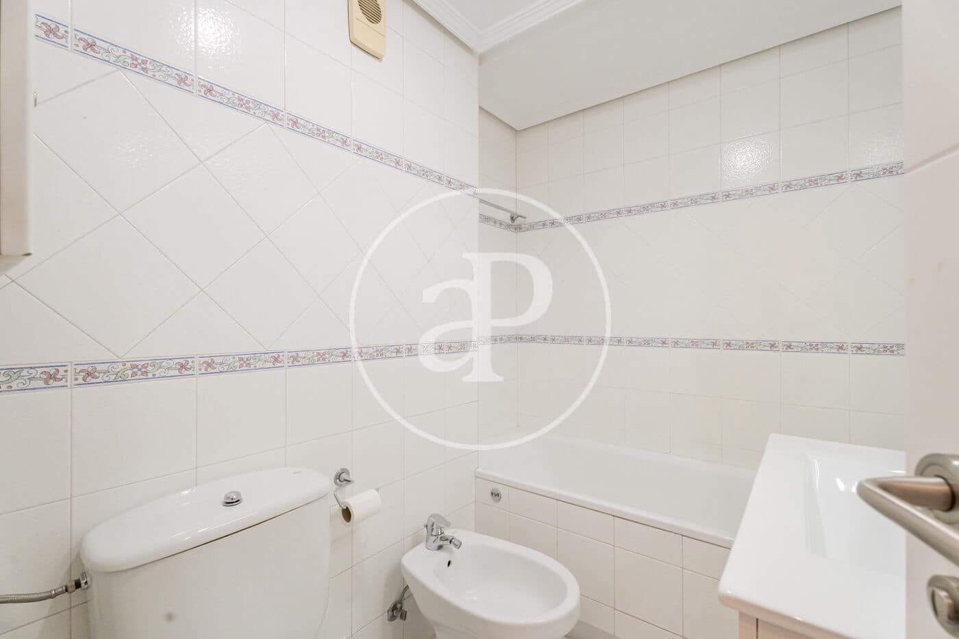 4 bedroom Apartment for sale in Madrid city with pool - € 985,000 (Ref: 9410972)