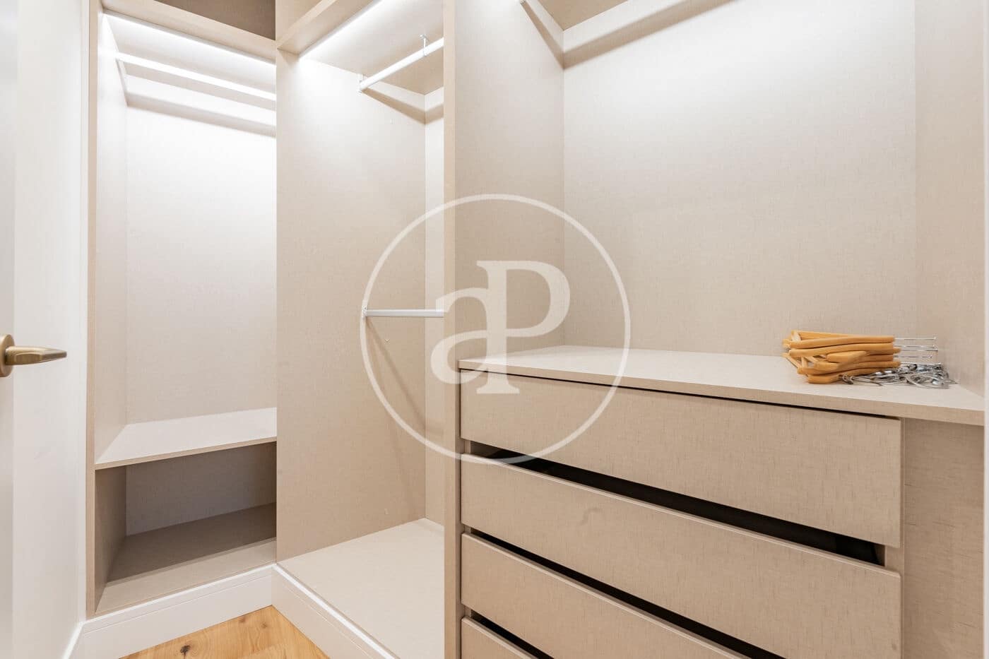 2 quarto Apartamento para arrendar em Madrid cidade - 2 900 € (Ref: 9410973)