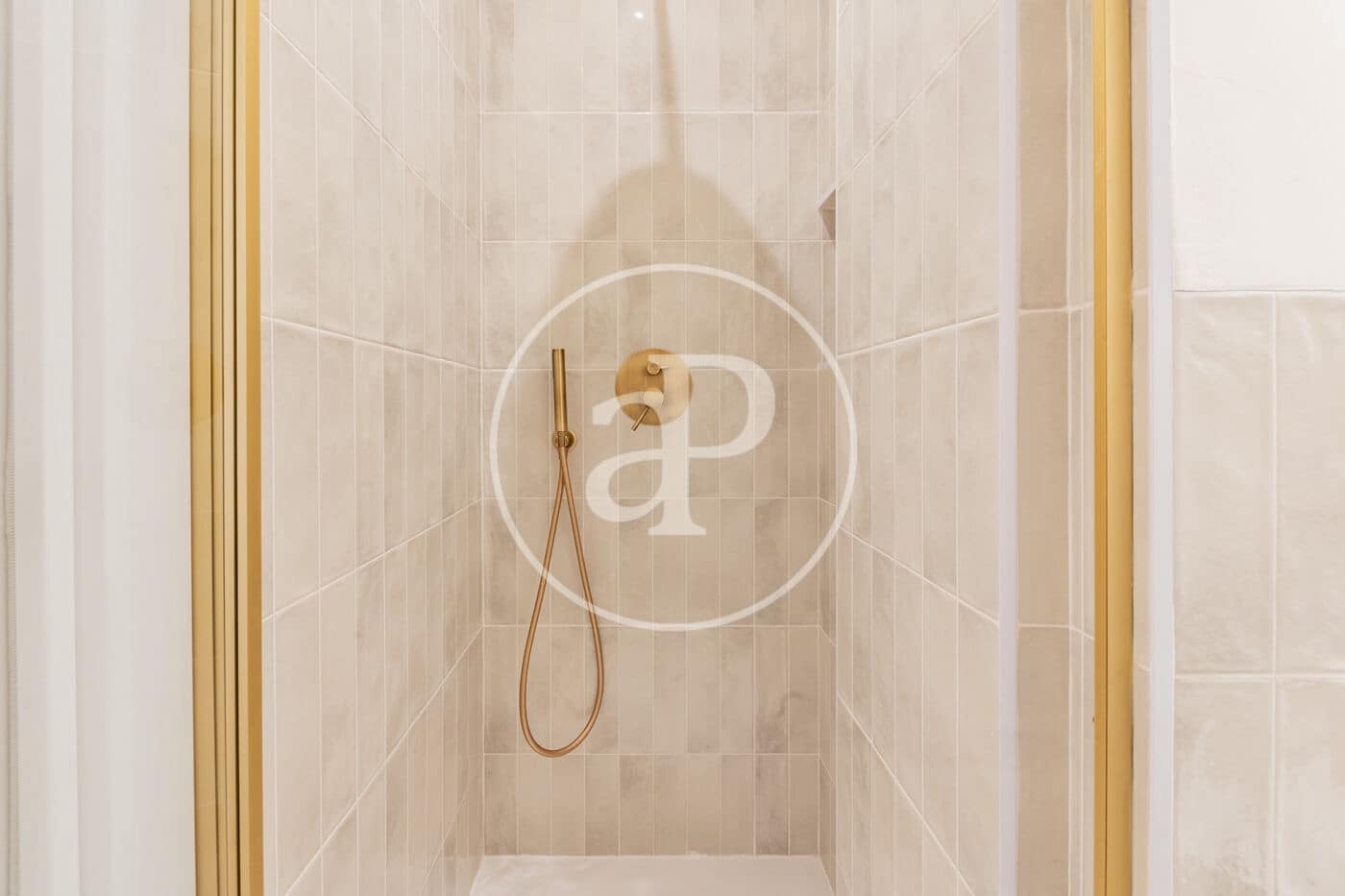 2 quarto Apartamento para arrendar em Madrid cidade - 2 900 € (Ref: 9410973)