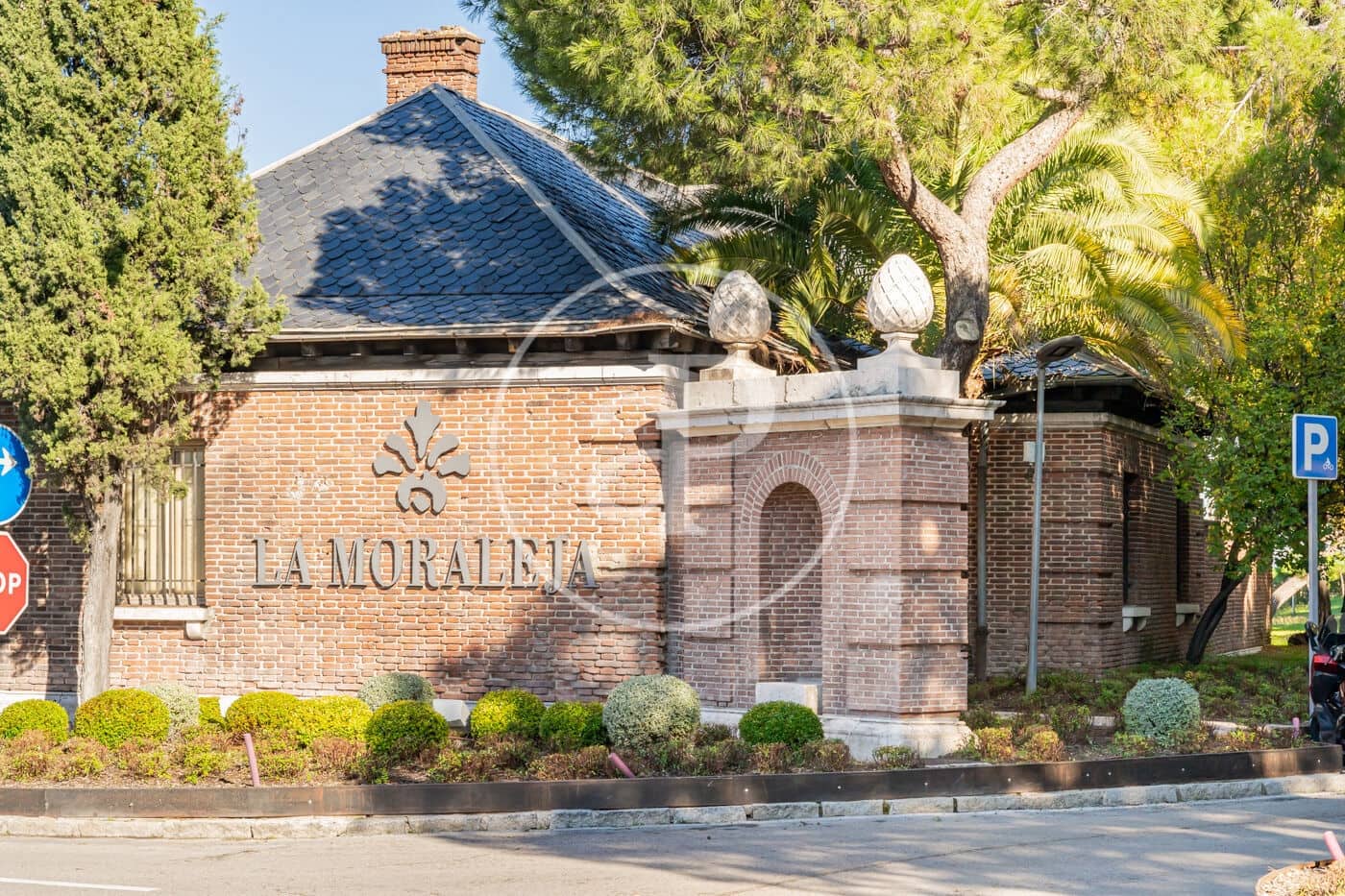 6 bedroom Villa for sale in La Moraleja with pool - € 7,600,000 (Ref: 9410978)