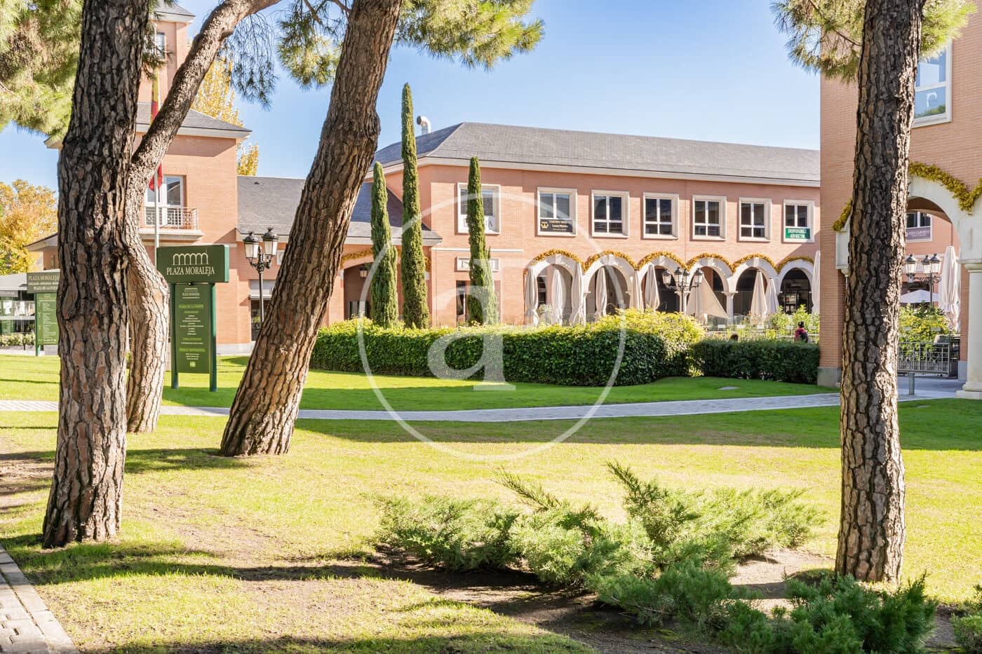 6 bedroom Villa for sale in La Moraleja with pool - € 7,600,000 (Ref: 9410978)