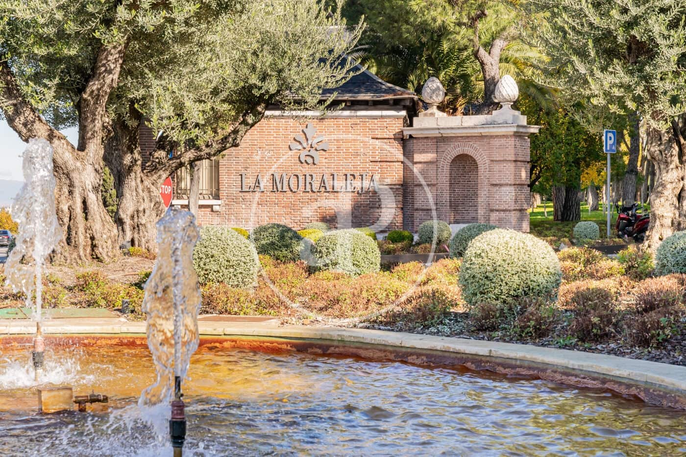 5 sypialnia Willa na sprzedaż w La Moraleja z basenem - 4 700 000 € (Ref: 9410979)