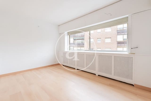Appartement de 1 chambre à louer à Hispanoamérica, Madrid ville avec piscine - 1 400 € (Ref: 9414110)