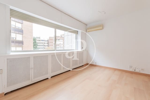 Appartement de 1 chambre à louer à Hispanoamérica, Madrid ville avec piscine - 1 400 € (Ref: 9414110)