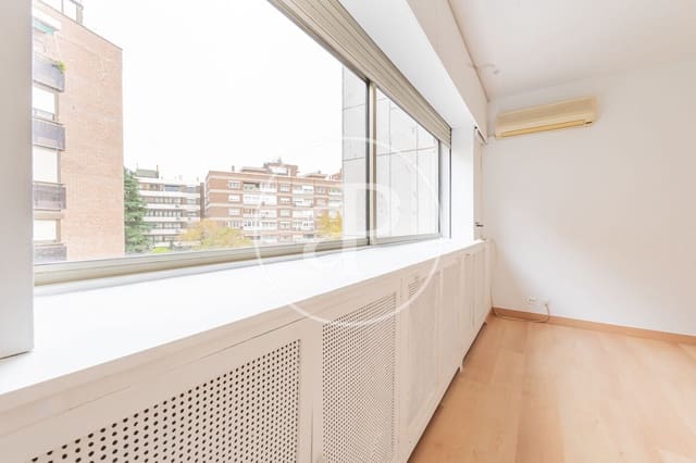 Appartement de 1 chambre à louer à Hispanoamérica, Madrid ville avec piscine - 1 400 € (Ref: 9414110)