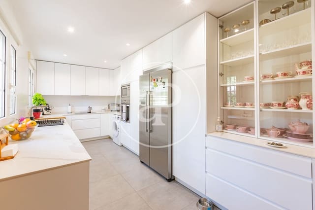 4 bedroom Villa for sale in Las Rozas de Madrid with pool - € 1,500,000 (Ref: 9414112)