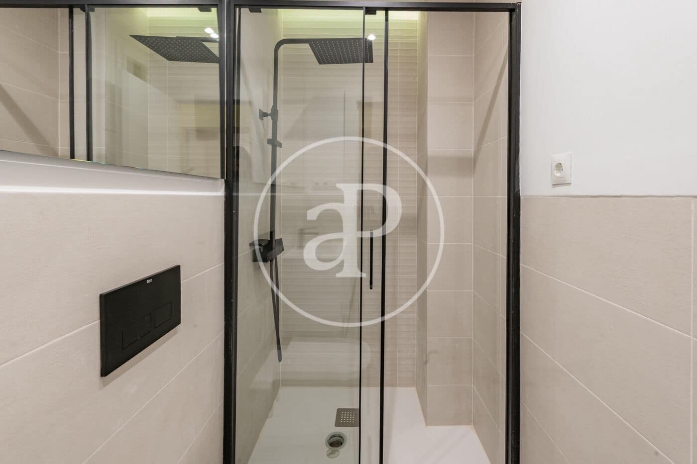 3 slaapkamer Appartement te huur in Madrid stad - € 3.900 (Ref: 9415935)