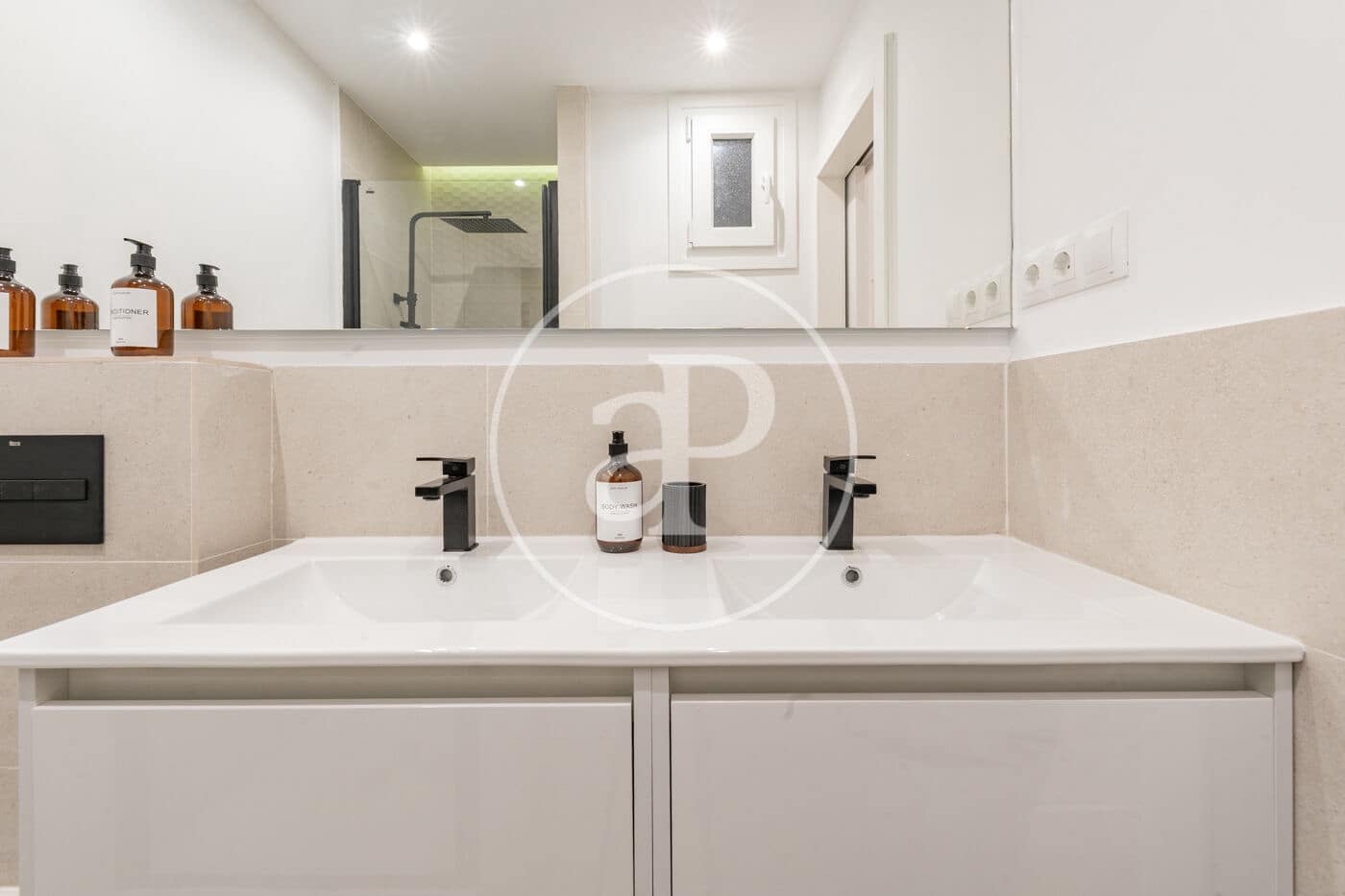 3 slaapkamer Appartement te huur in Madrid stad - € 3.900 (Ref: 9415935)