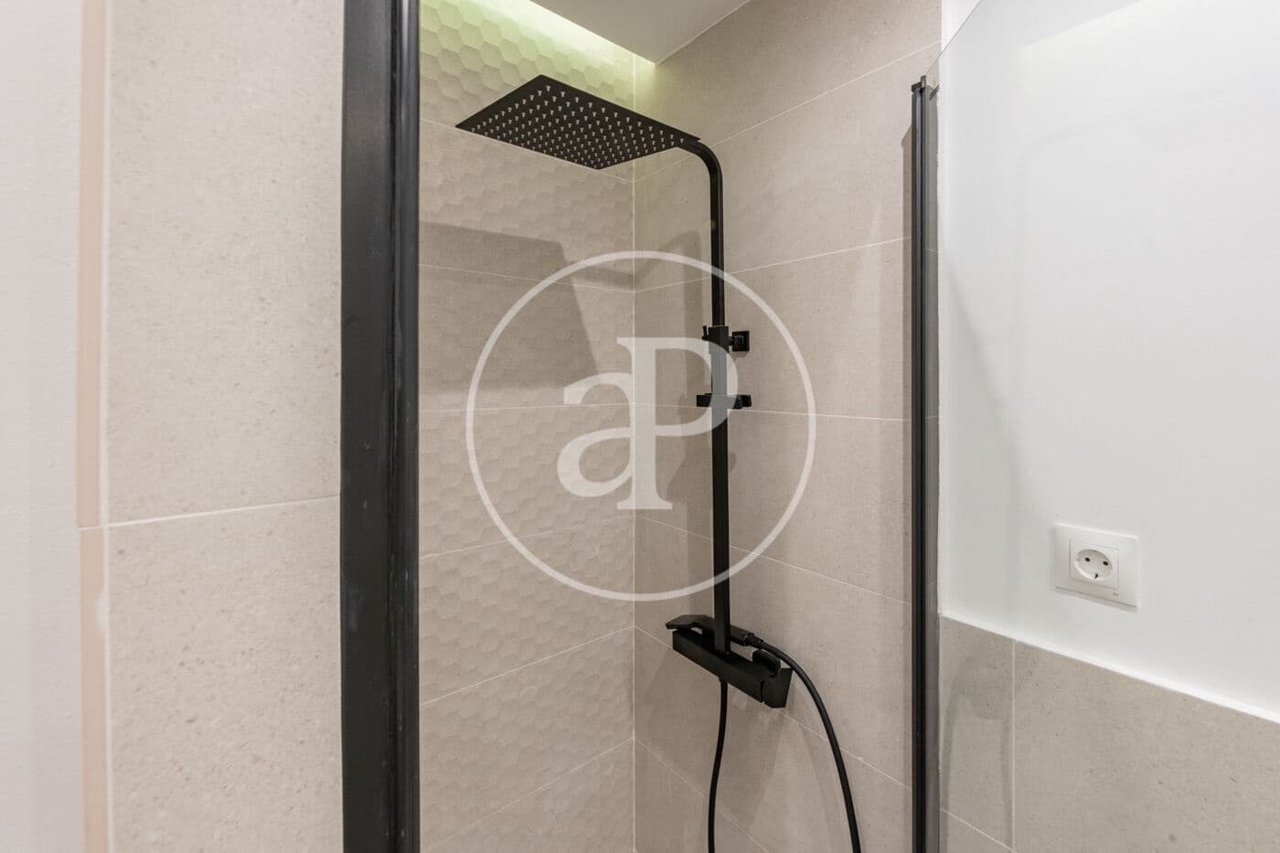 3 slaapkamer Appartement te huur in Madrid stad - € 3.900 (Ref: 9415935)