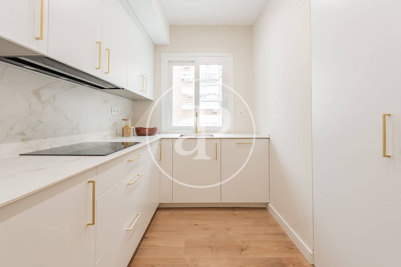 3 slaapkamer Appartement te huur in Madrid stad - € 3.900 (Ref: 9415935)