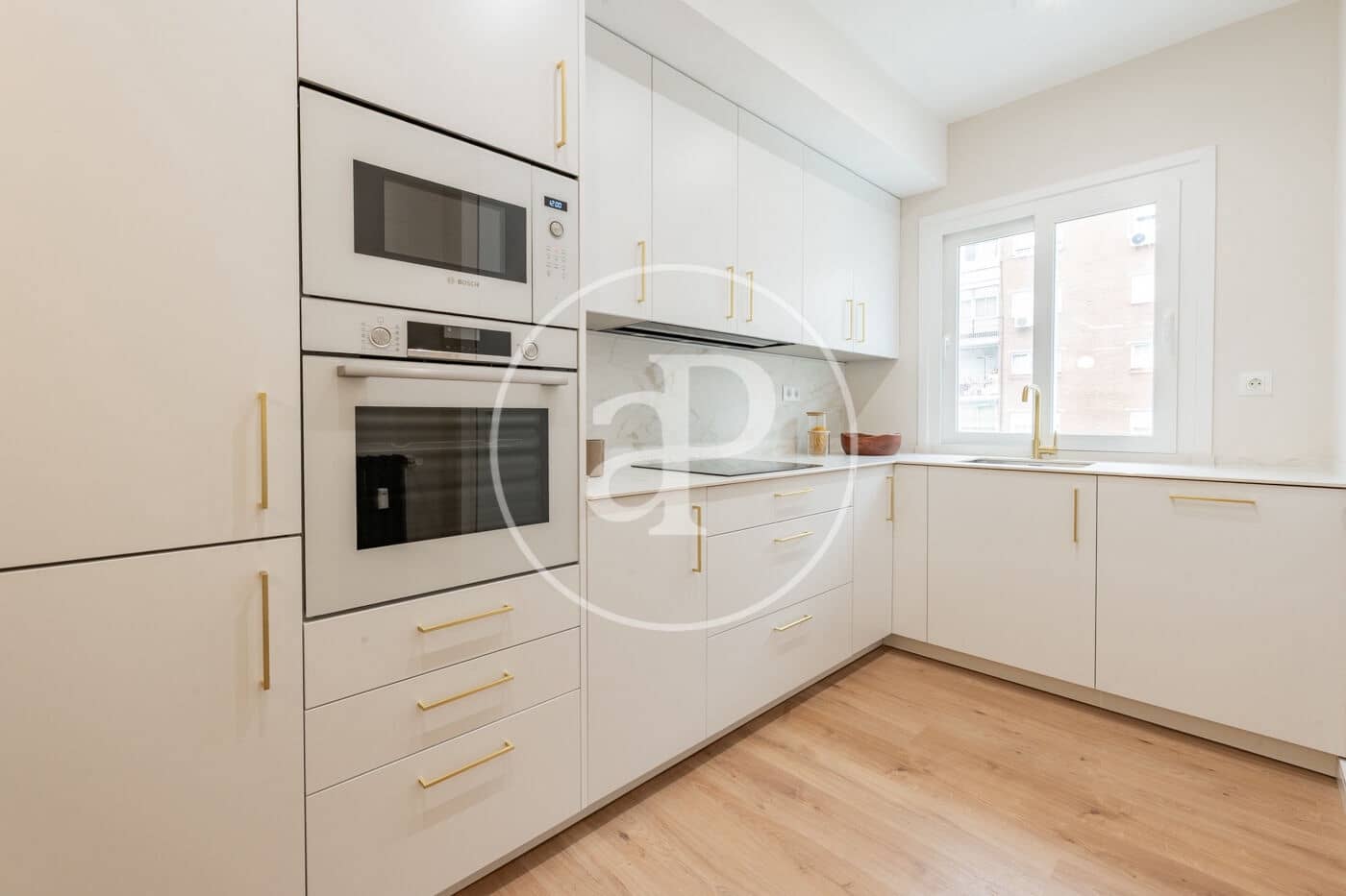 3 slaapkamer Appartement te huur in Madrid stad - € 3.900 (Ref: 9415935)