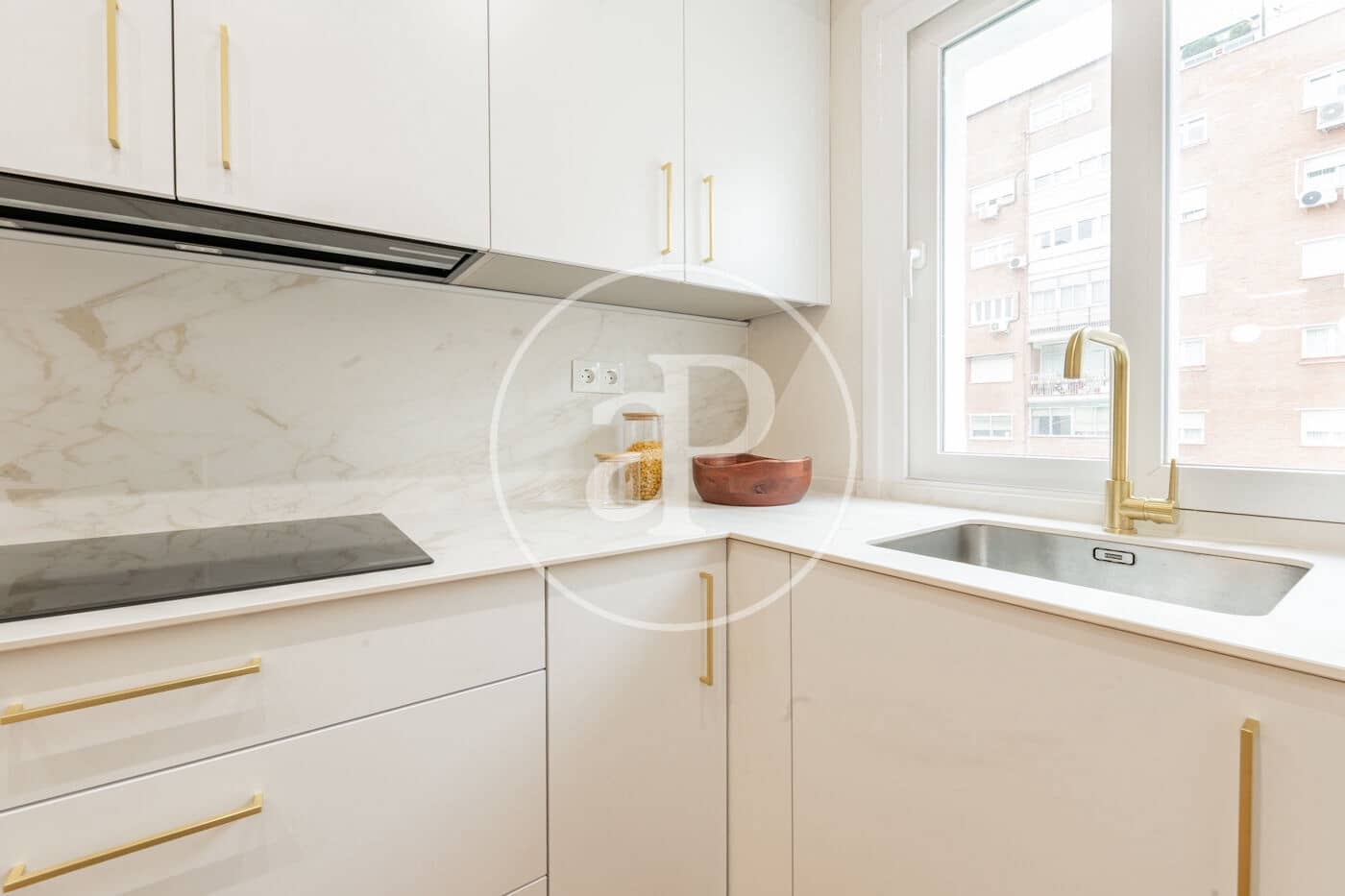 3 slaapkamer Appartement te huur in Madrid stad - € 3.900 (Ref: 9415935)