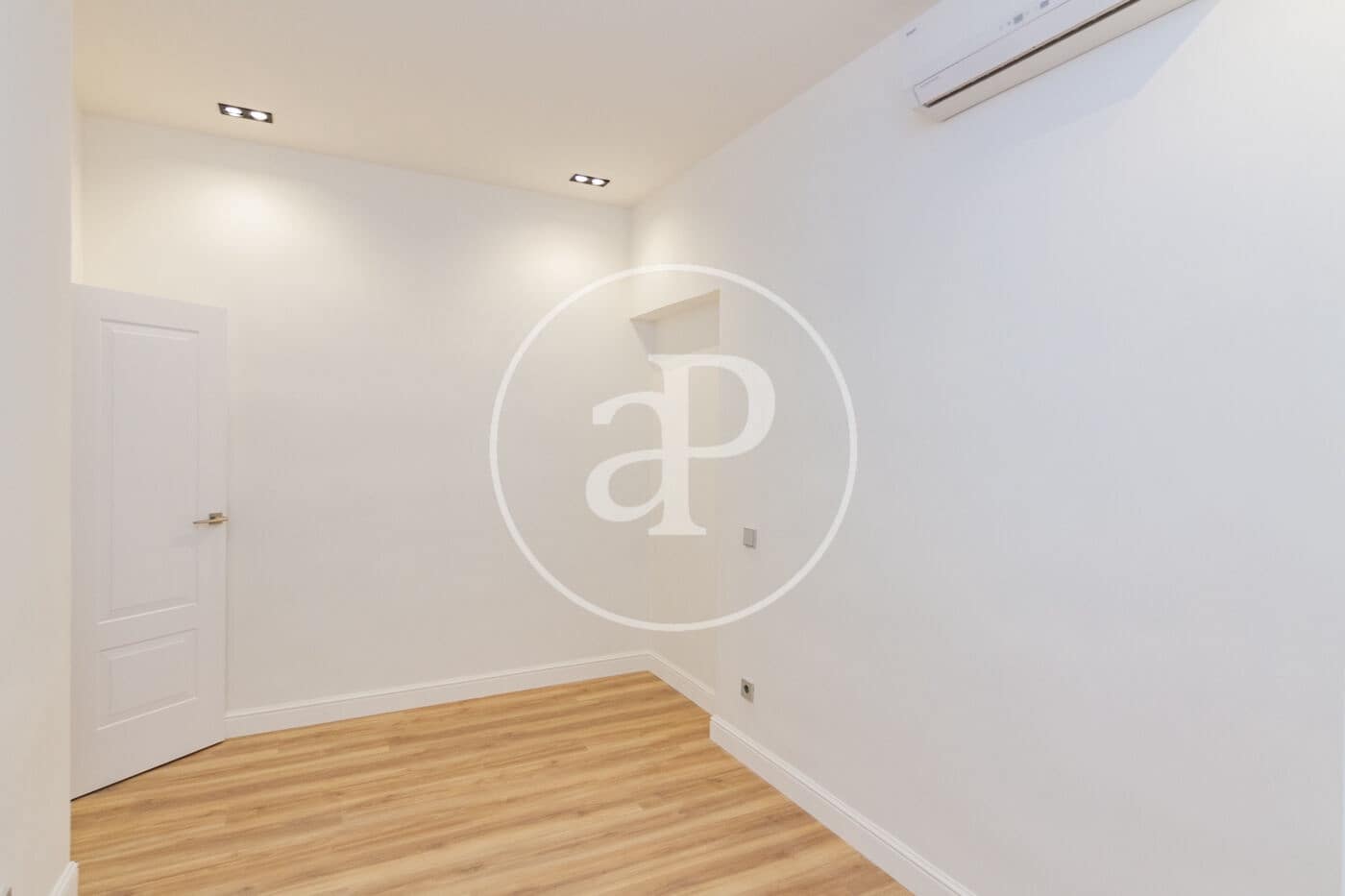 Apartamento de 3 habitaciones en Madrid ciudad en venta - 1.590.000 € (Ref: 9415945)