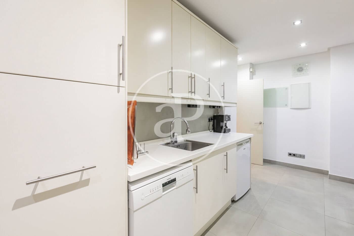 3 soveværelse Lejlighed til leje i Madrid by - € 3.800 (Ref: 9419767)