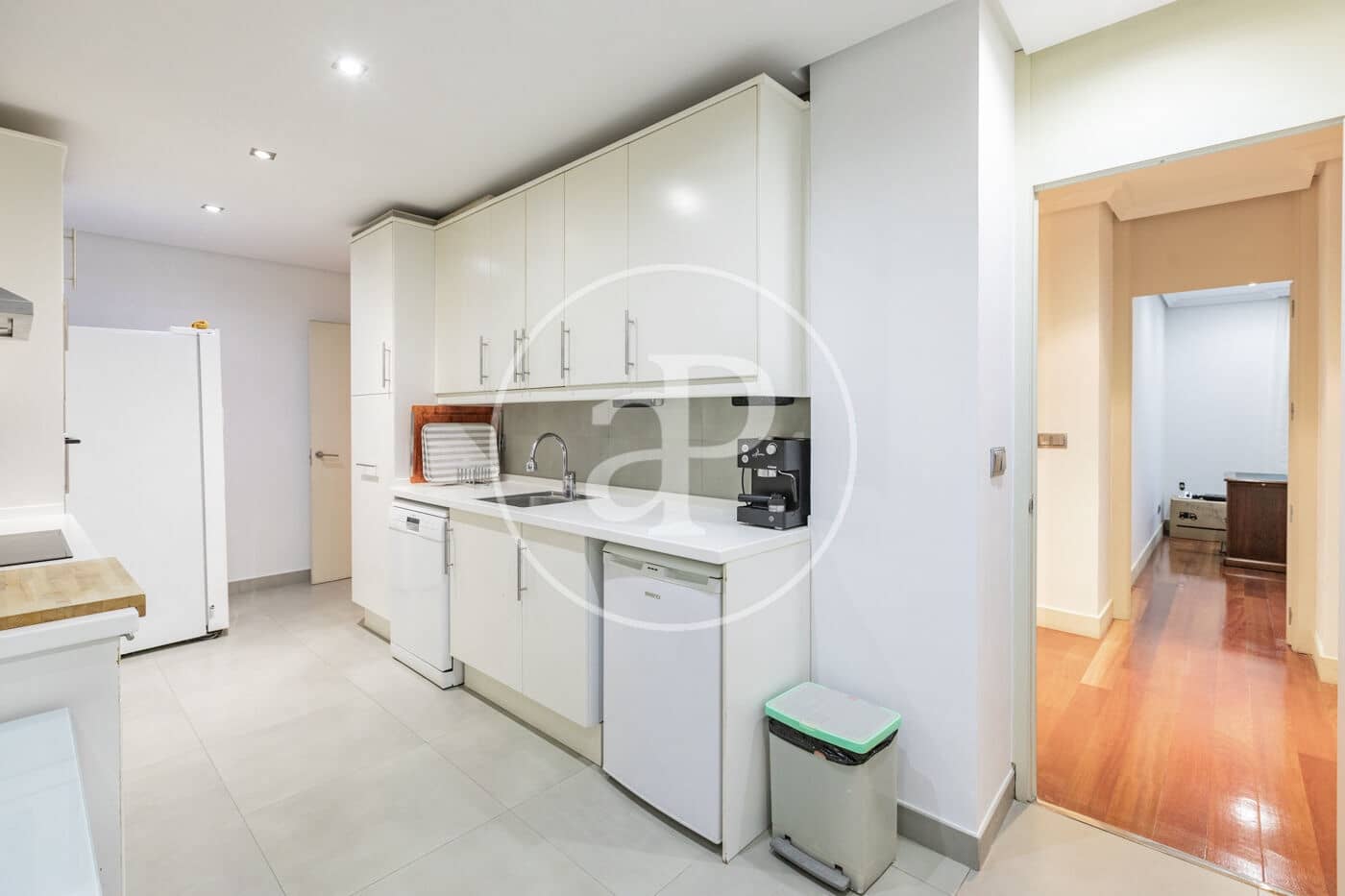 3 soveværelse Lejlighed til leje i Madrid by - € 3.800 (Ref: 9419767)