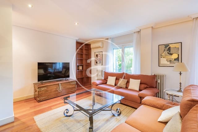 3 soveværelse Lejlighed til leje i Rios Rosas, Madrid by - € 3.800 (Ref: 9419767)