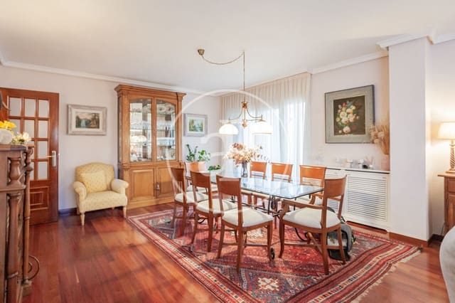 5 bedroom Villa for sale in Las Rozas de Madrid with pool - € 898,000 (Ref: 9419768)