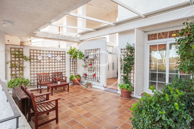 5 bedroom Villa for sale in Las Rozas de Madrid with pool - € 898,000 (Ref: 9419768)