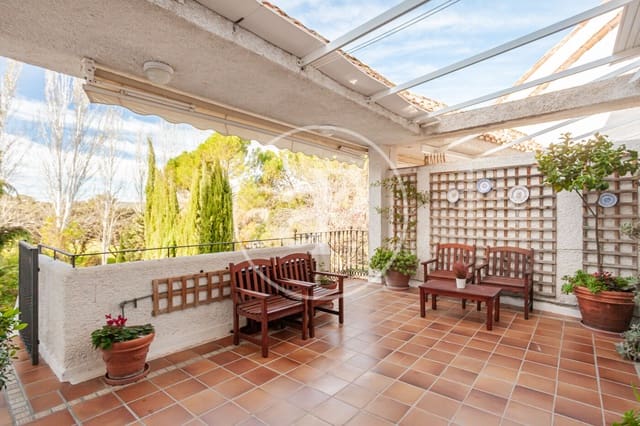 5 bedroom Villa for sale in Las Rozas de Madrid with pool - € 898,000 (Ref: 9419768)