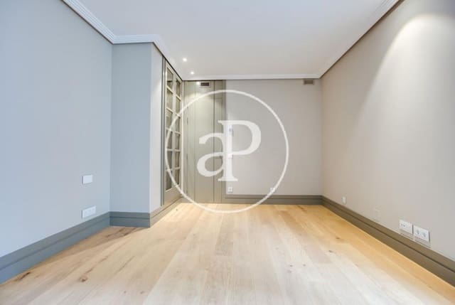 4 bedroom Apartment for rent in Jerónimos, Madrid city - € 7,800 (Ref: 9422461)